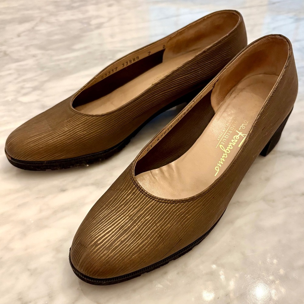 Salvatore Ferragamo Boutique Bronze Textured Leather‎ Low Heeled Pumps Size 7